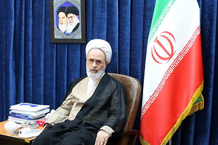 تصاویر/ دیدار رئیس ستاد ملی بزرگداشت مقام زن و مادر با آیت الله اعرافی