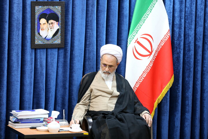 تصاویر/ دیدار رئیس ستاد ملی بزرگداشت مقام زن و مادر با آیت الله اعرافی