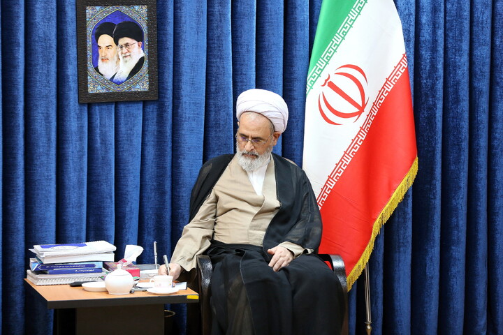 تصاویر/ دیدار رئیس ستاد ملی بزرگداشت مقام زن و مادر با آیت الله اعرافی