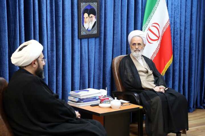 تصاویر/ دیدار رئیس ستاد ملی بزرگداشت مقام زن و مادر با آیت الله اعرافی