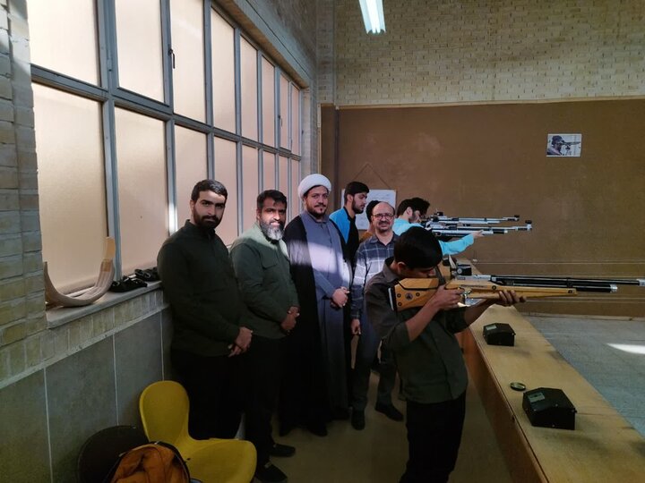 تصاویر/ مسابقات تیراندازی طلاب مدارس علمیه منطقه کاشان