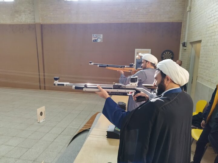 تصاویر/ مسابقات تیراندازی طلاب مدارس علمیه منطقه کاشان