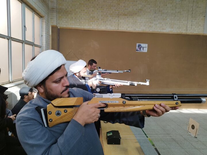 تصاویر/ مسابقات تیراندازی طلاب مدارس علمیه منطقه کاشان