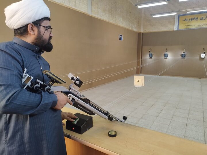 تصاویر/ مسابقات تیراندازی طلاب مدارس علمیه منطقه کاشان