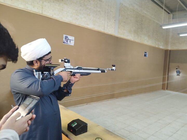 تصاویر/ مسابقات تیراندازی طلاب مدارس علمیه منطقه کاشان