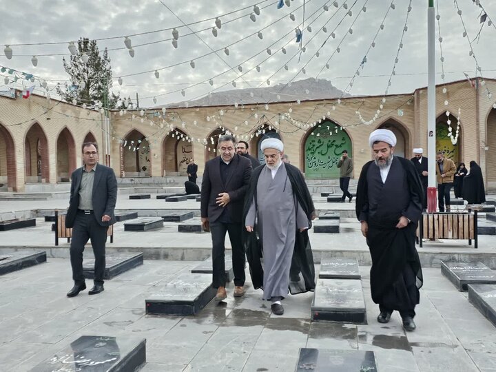 تصاویر/مراسم وفات حضرت ام‌البنین(س) تکریم مادران و همسران معظم شهدا در بیجار