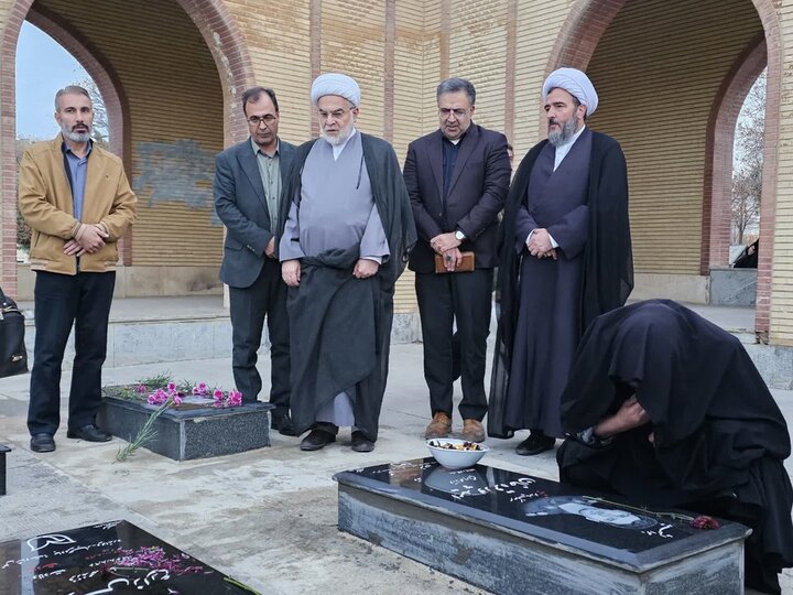 تصاویر/مراسم وفات حضرت ام‌البنین(س) تکریم مادران و همسران معظم شهدا در بیجار