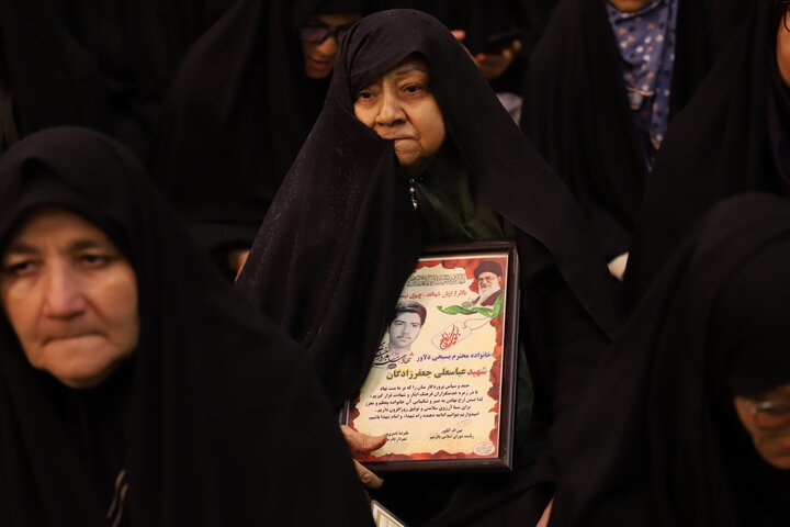 تصاویر/ آیین ملی و سراسری تجلیل از مادران و همسران شهدا در حرم مطهر حضرت فاطمه معصومه (س)