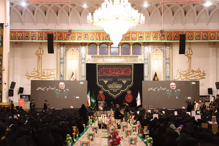 تصاویر/ آیین ملی و سراسری تجلیل از مادران و همسران شهدا در حرم مطهر حضرت فاطمه معصومه (س)