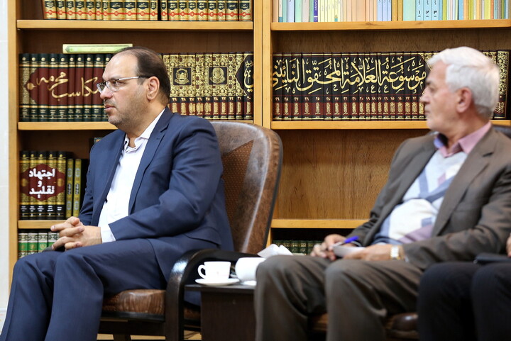 تصاویر/ دیدار معاون سازمان برنامه و بودجه کشور با آیت الله اعرافی