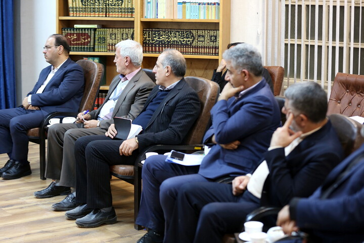 تصاویر/ دیدار معاون سازمان برنامه و بودجه کشور با آیت الله اعرافی