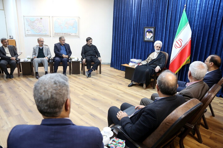 تصاویر/ دیدار معاون سازمان برنامه و بودجه کشور با آیت الله اعرافی