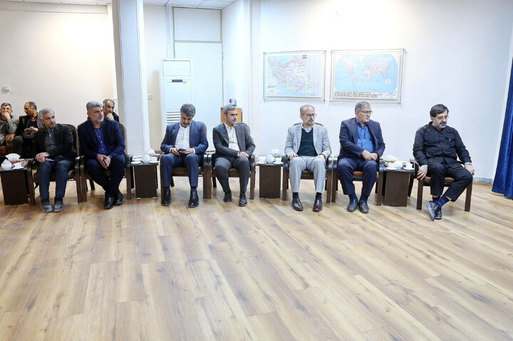 تصاویر/ دیدار معاون سازمان برنامه و بودجه کشور با آیت الله اعرافی