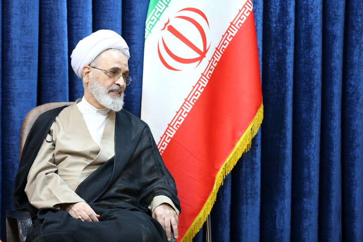 تصاویر/ دیدار معاون سازمان برنامه و بودجه کشور با آیت الله اعرافی