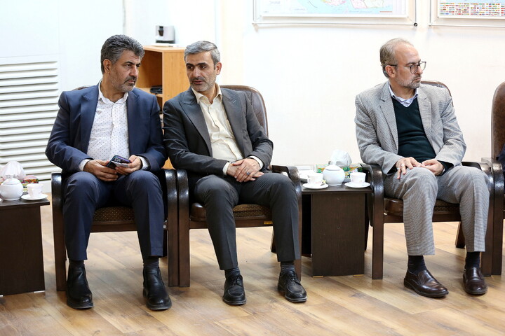 تصاویر/ دیدار معاون سازمان برنامه و بودجه کشور با آیت الله اعرافی