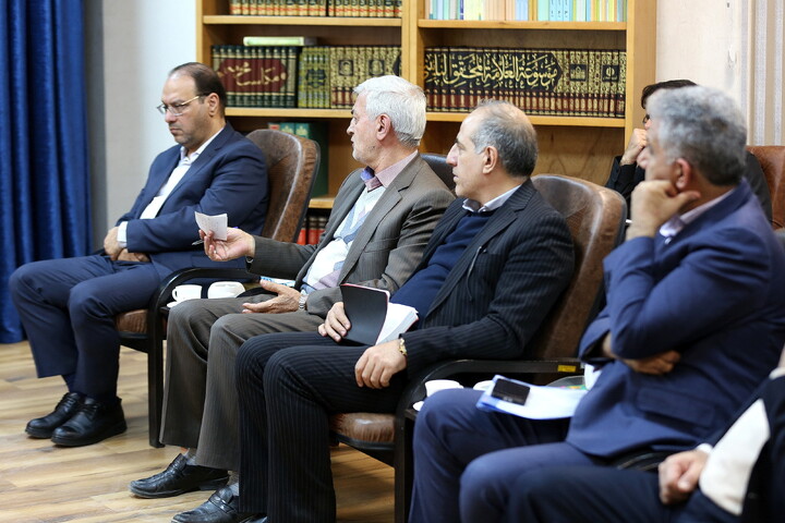 تصاویر/ دیدار معاون سازمان برنامه و بودجه کشور با آیت الله اعرافی