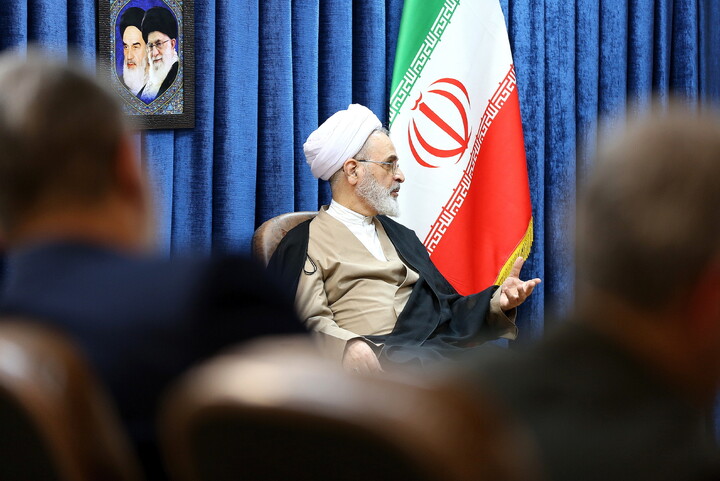 تصاویر/ دیدار معاون سازمان برنامه و بودجه کشور با آیت الله اعرافی