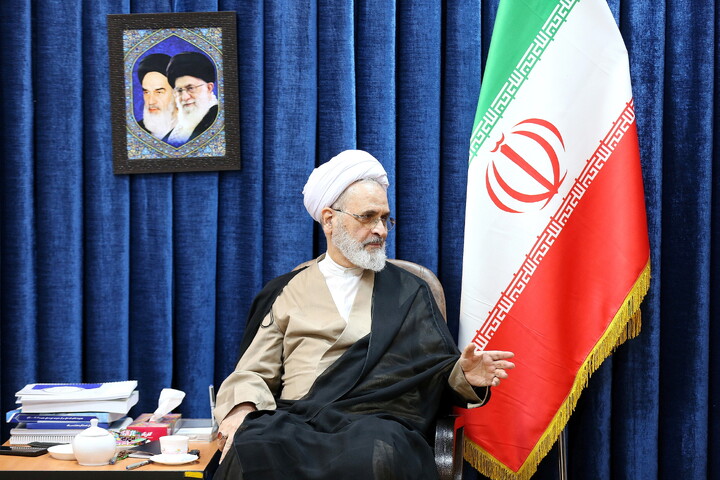 تصاویر/ دیدار معاون سازمان برنامه و بودجه کشور با آیت الله اعرافی