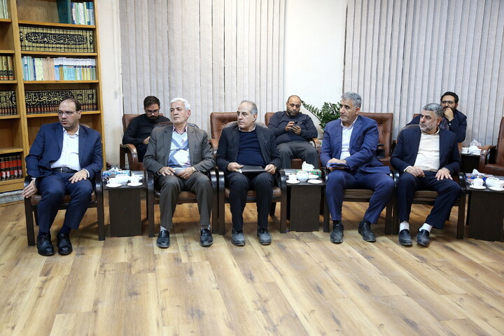 تصاویر/ دیدار معاون سازمان برنامه و بودجه کشور با آیت الله اعرافی