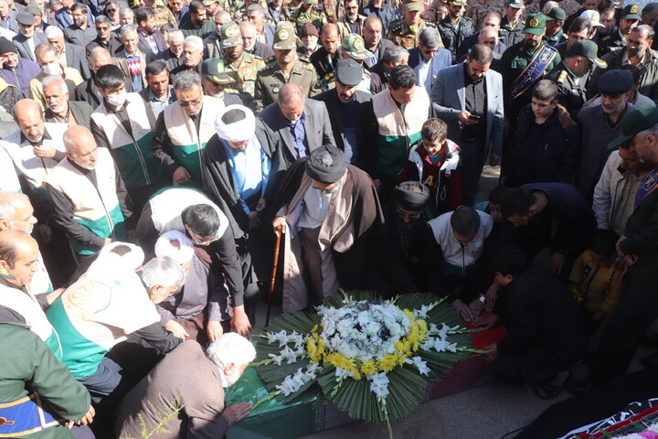 تصاویر/ مراسم تشییع و خاکسپاری شهید گمنام در شهرضا اصفهان