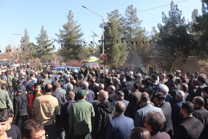 تصاویر/ مراسم تشییع و خاکسپاری شهید گمنام در شهرضا اصفهان