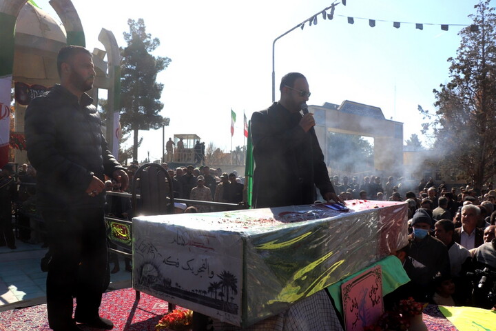 تصاویر/ مراسم تشییع و خاکسپاری شهید گمنام در شهرضا اصفهان