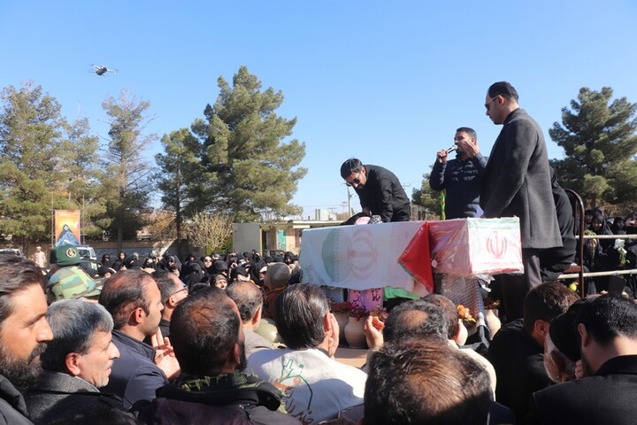 تصاویر/ مراسم تشییع و خاکسپاری شهید گمنام در شهرضا اصفهان