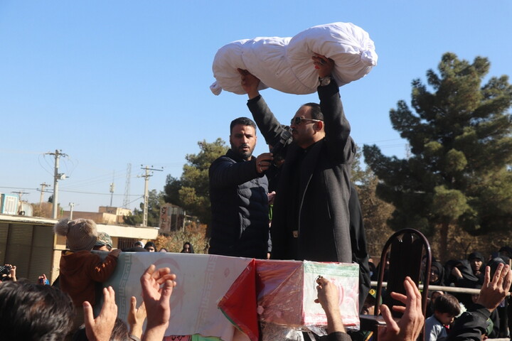 تصاویر/ مراسم تشییع و خاکسپاری شهید گمنام در شهرضا اصفهان