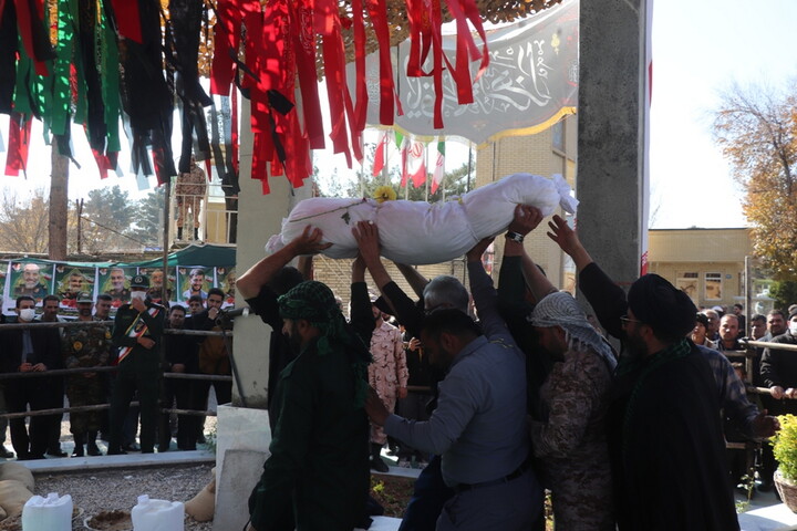 تصاویر/ مراسم تشییع و خاکسپاری شهید گمنام در شهرضا اصفهان