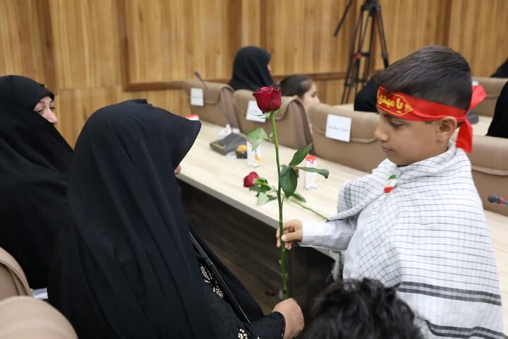 تصاویر/ مراسم تجلیل از مادران و همسران شهدا در خوی