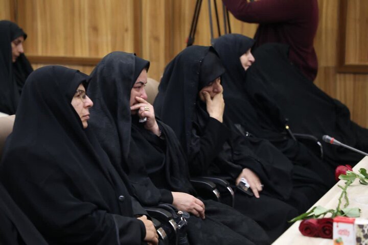 تصاویر/ مراسم تجلیل از مادران و همسران شهدا در خوی