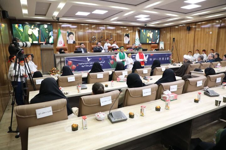 تصاویر/ مراسم تجلیل از مادران و همسران شهدا در خوی