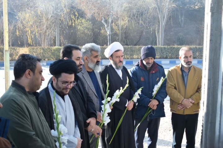 تصاویر/ مراسم عزاداری وفات ام البنین(س) در جوار مزار شهید گمنام در شرکت سیمان کردستان