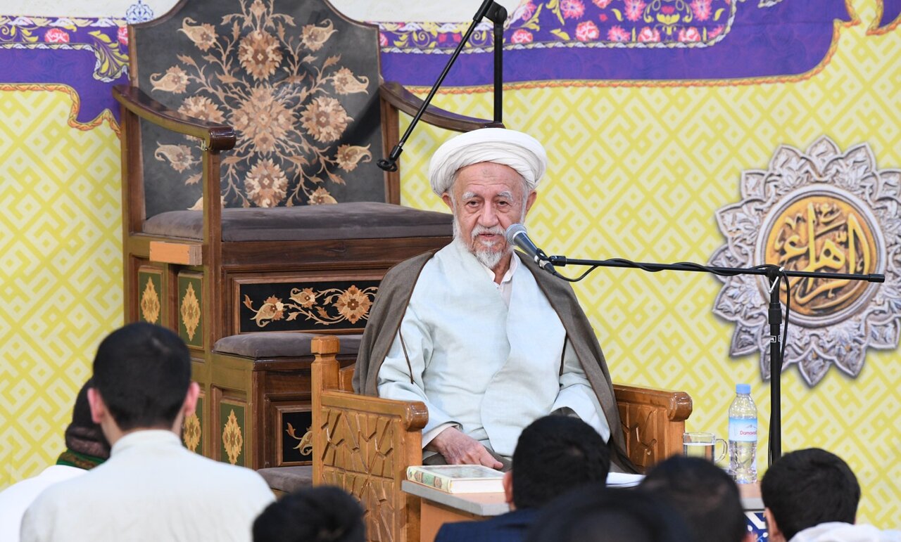 تنها راه رسیدن به کمال، نماز آگاهانه و حضور قلبی است