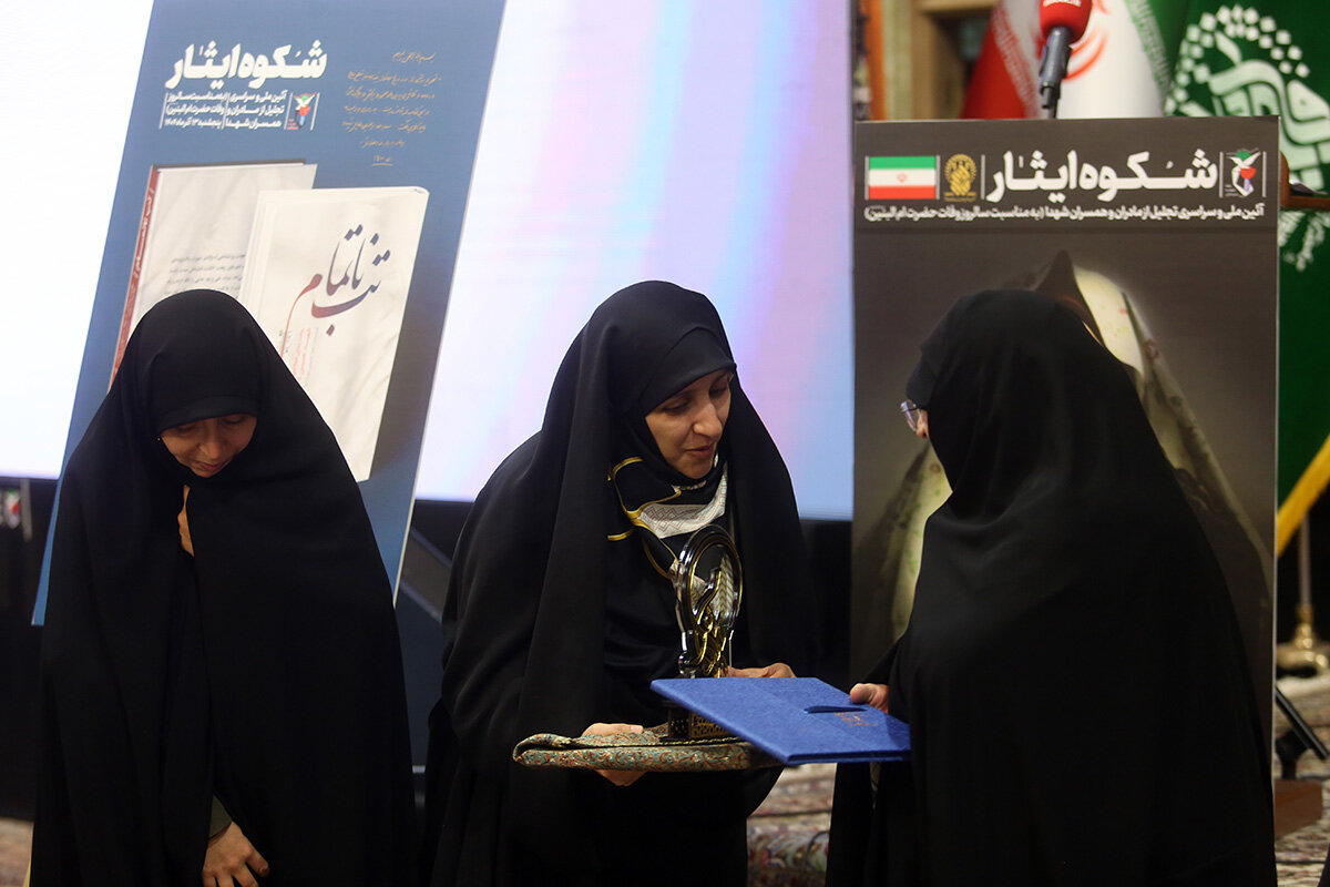 انقلاب اسلامی بدون توجه به نقش زنان قابل تحلیل و تفسیر نیست/ انقلاب اسلامی ریشه در تفکر فاطمی دارد