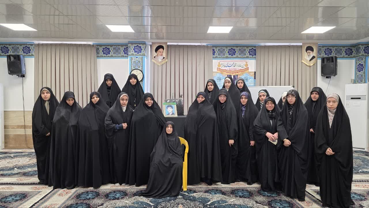 مراسم سالروز وفات حضرت ام‌البنین(س) با گرامیداشت شهید محمودآبادی در سیرجان+عکس