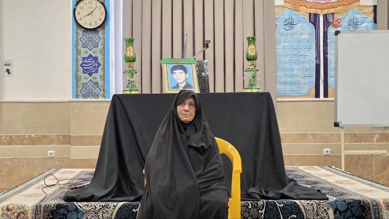 تصاویر/ ویژه برنامه وفات حضرت ام البنین(س) باحضور مادر شهید در مدرسه علمیه نرجسیه سیرجان