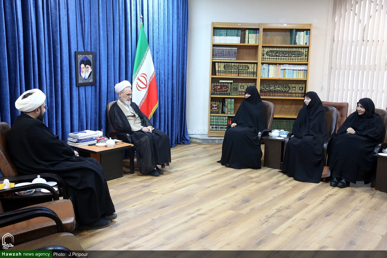 Аятолла Арафи:
Достижения женщин в области науки и технологий после революции ни с каким другим периодом невозможно сравнить