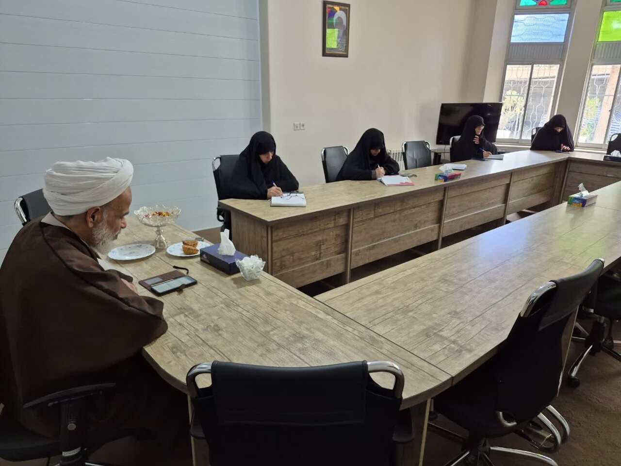 تصاویر/ جلسه اخلاق در مدیریت حوزه علمیه خواهران استان کرمان