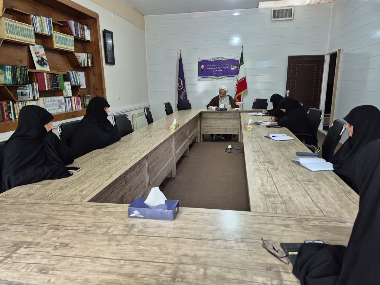 تصاویر/ جلسه اخلاق در مدیریت حوزه علمیه خواهران استان کرمان
