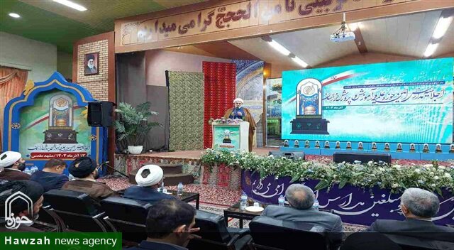 آموزش و پرورش کارخانه انسان‌سازی است