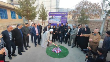 کلنگ احداث مدرسه استثنایی بانوی خیّر کاشانی به زمین زده شد+تصاویر