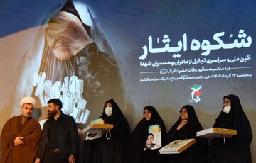 تصاویر/ مراسم یادواره شهدای فصل پاییز و آیین تکریم از مادران و همسران شهدا در گلزار شهدای کرمان