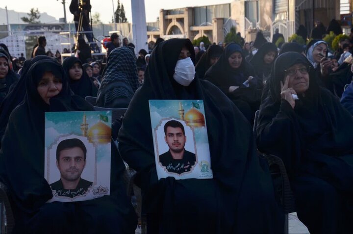 تصاویر/ مراسم یادواره شهدای فصل پاییز و آیین تکریم از مادران و همسران شهدا در گلزارشهدای کرمان