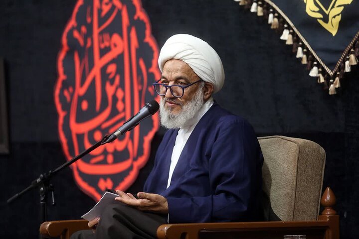 ترویج کنندگان بی‌حجابی و برهنگی نفوذی‌های دشمن‌اند