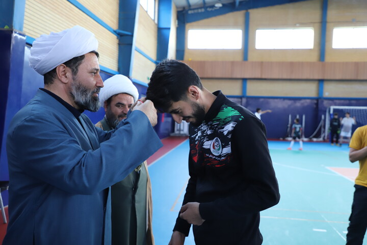 تصاویر/تجلیل از نفرات برتر مسابقات ورزشی طلاب کردستان