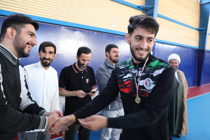 تصاویر/تجلیل از نفرات برتر مسابقات ورزشی طلاب کردستان