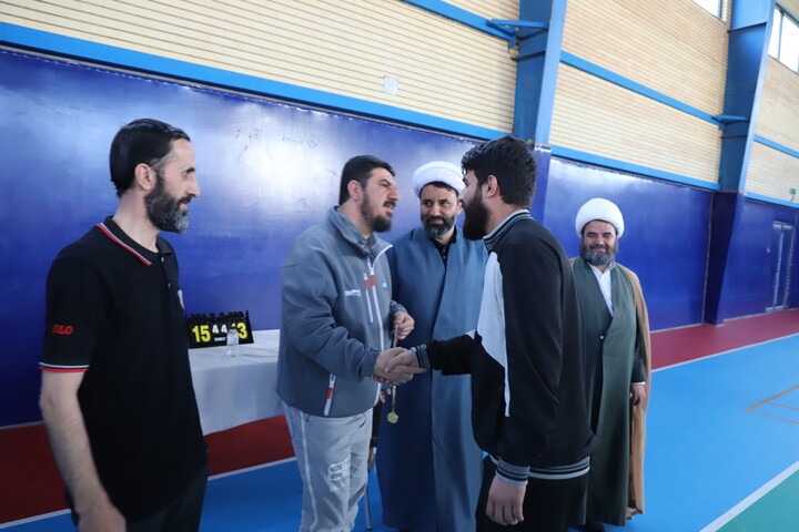 تصاویر/تجلیل از نفرات برتر مسابقات ورزشی طلاب کردستان