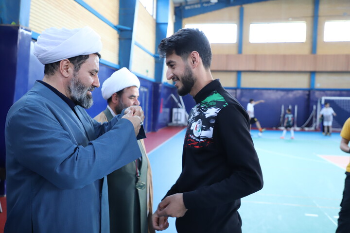 تصاویر/تجلیل از نفرات برتر مسابقات ورزشی طلاب کردستان