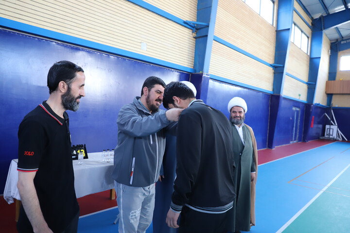 تصاویر/تجلیل از نفرات برتر مسابقات ورزشی طلاب کردستان